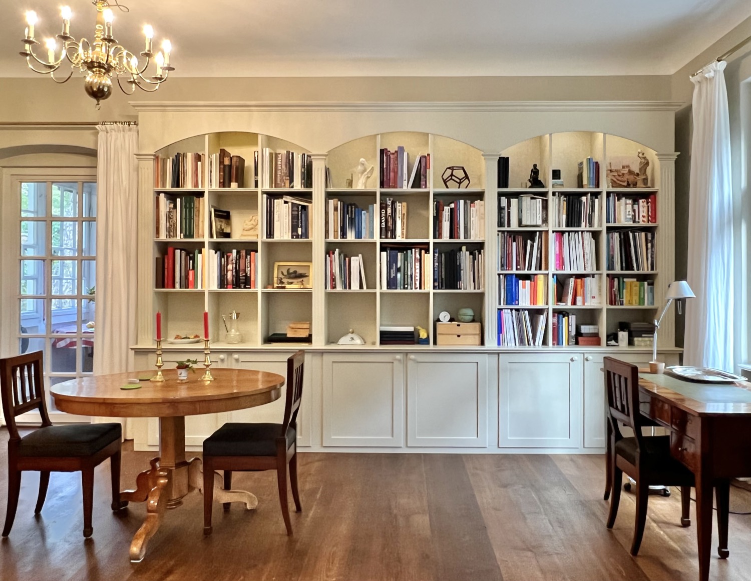 Bücherregal